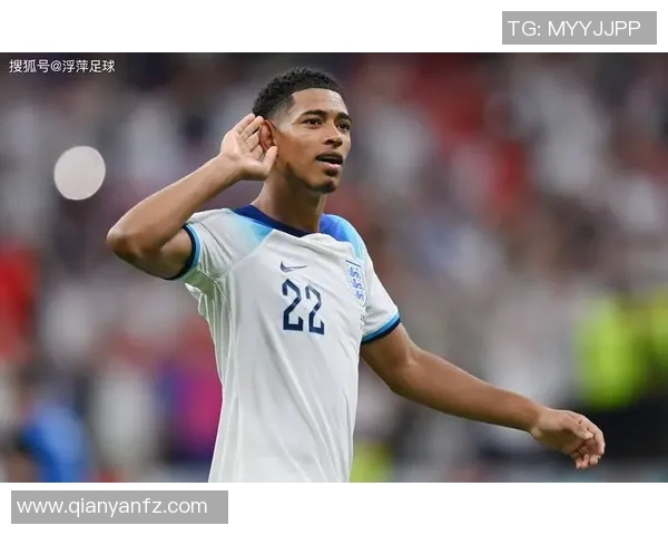 足球明星的笑容背后隐藏的故事与情感解析