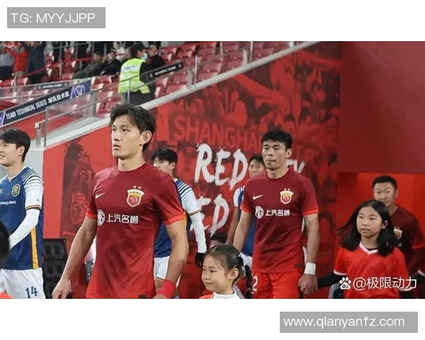 上海足球队逆袭之旅揭秘：从低谷到巅峰的奋斗与荣耀